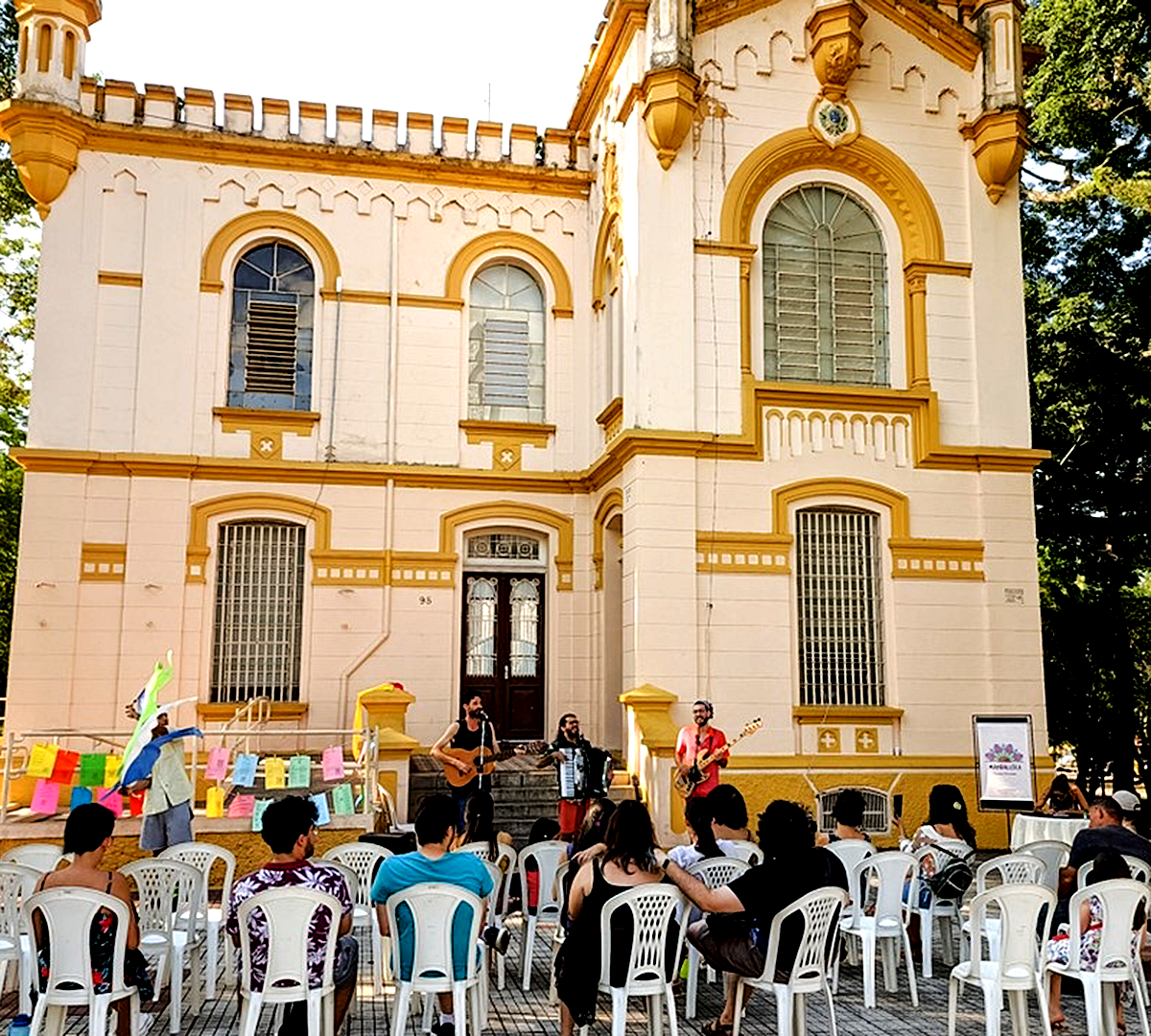 Praça do Museu ‘Paulo Setúbal’ de Tatuí soma música, poesia e circo para crianças