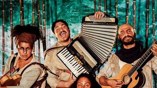 Dupla Companhia celebra dez anos com o espetáculo “Por Trás do Céu”