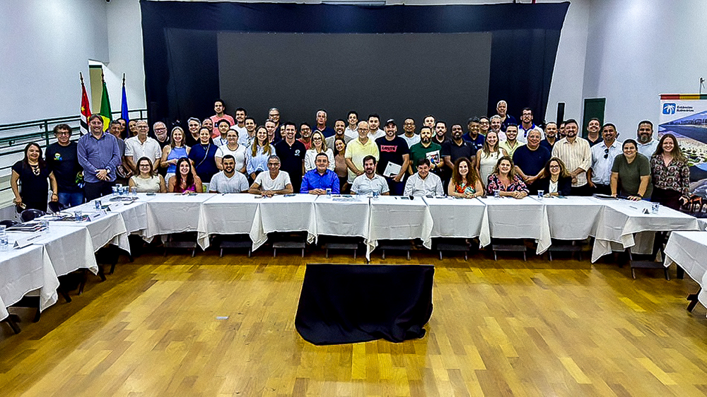 Encontro reúne autoridades em Ilhabela (foto: AC Prefeitura)